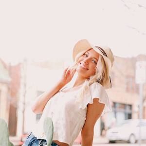 Meet your Posher, Casey